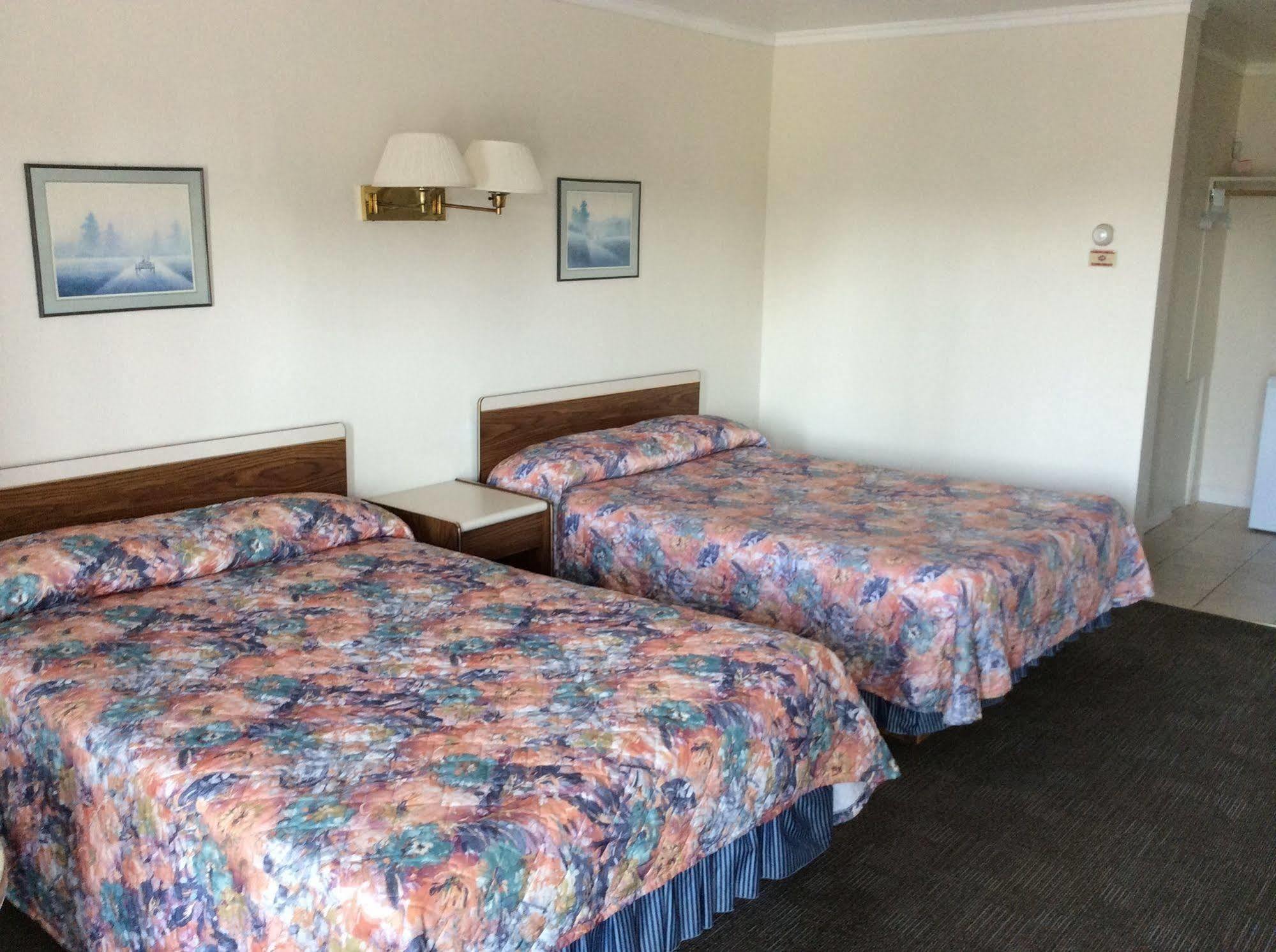 Embassy Motel Kingston Extérieur photo
