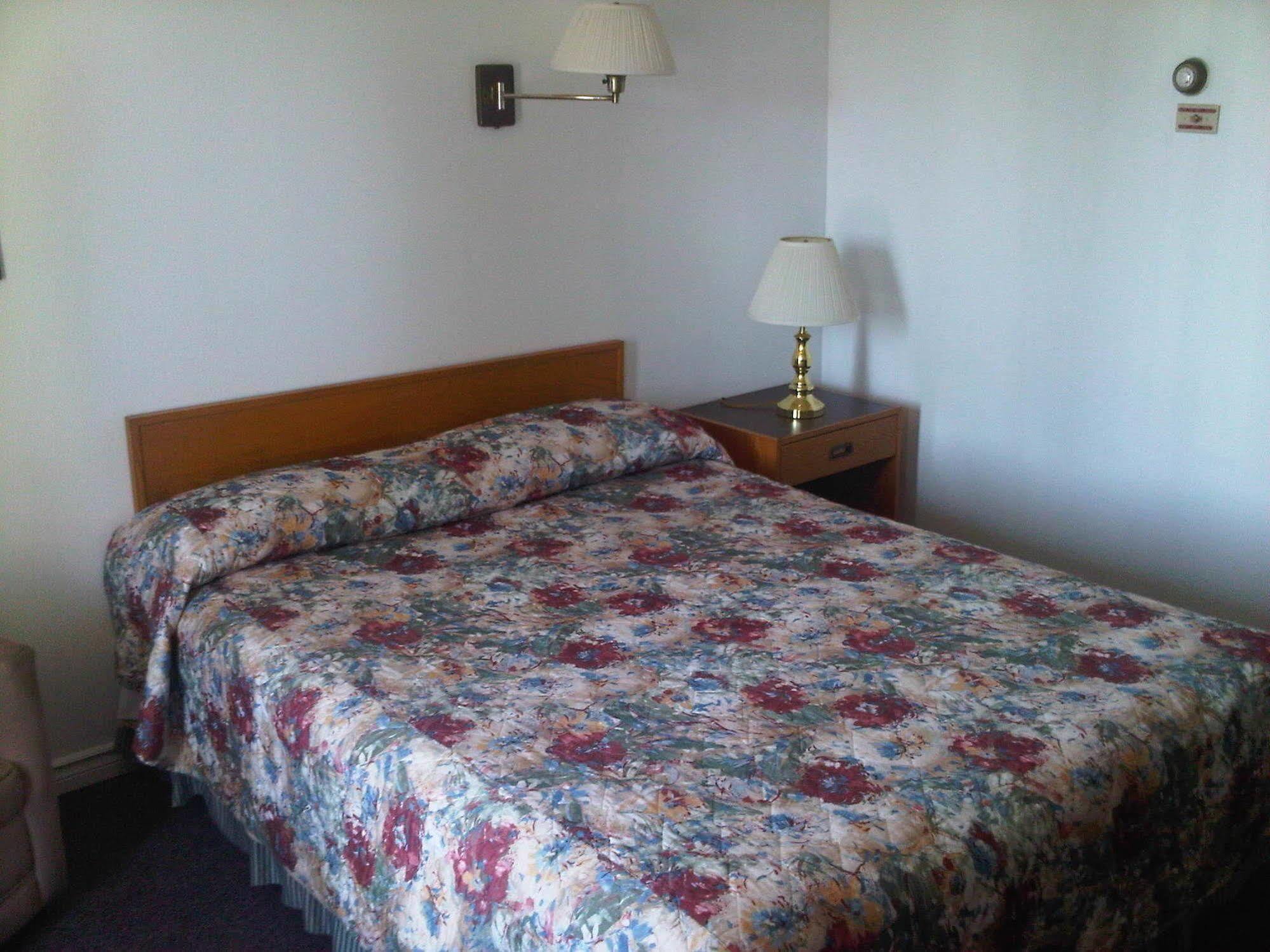 Embassy Motel Kingston Extérieur photo