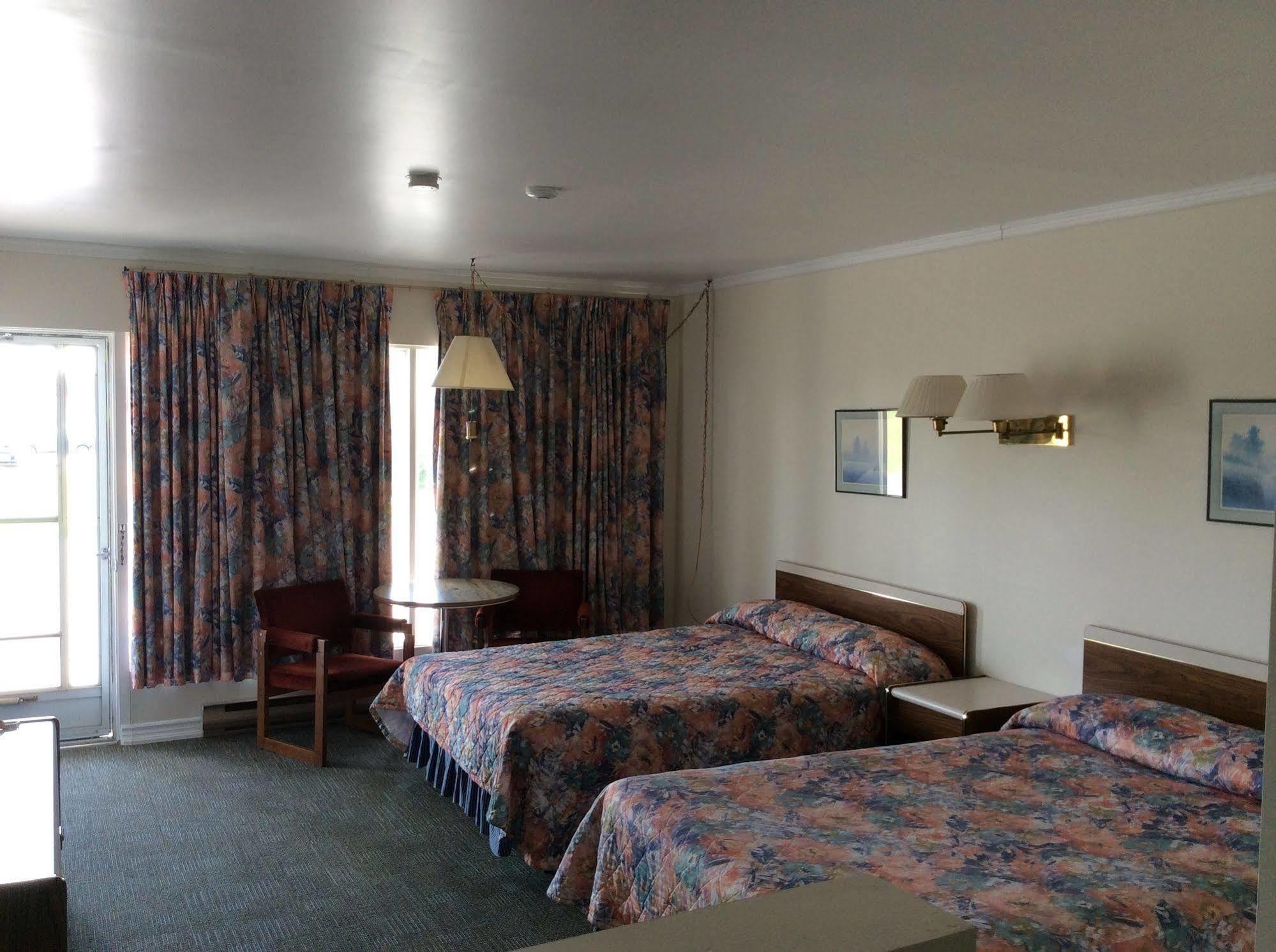 Embassy Motel Kingston Extérieur photo